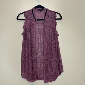 Lace Sleeveless Top in Mauve